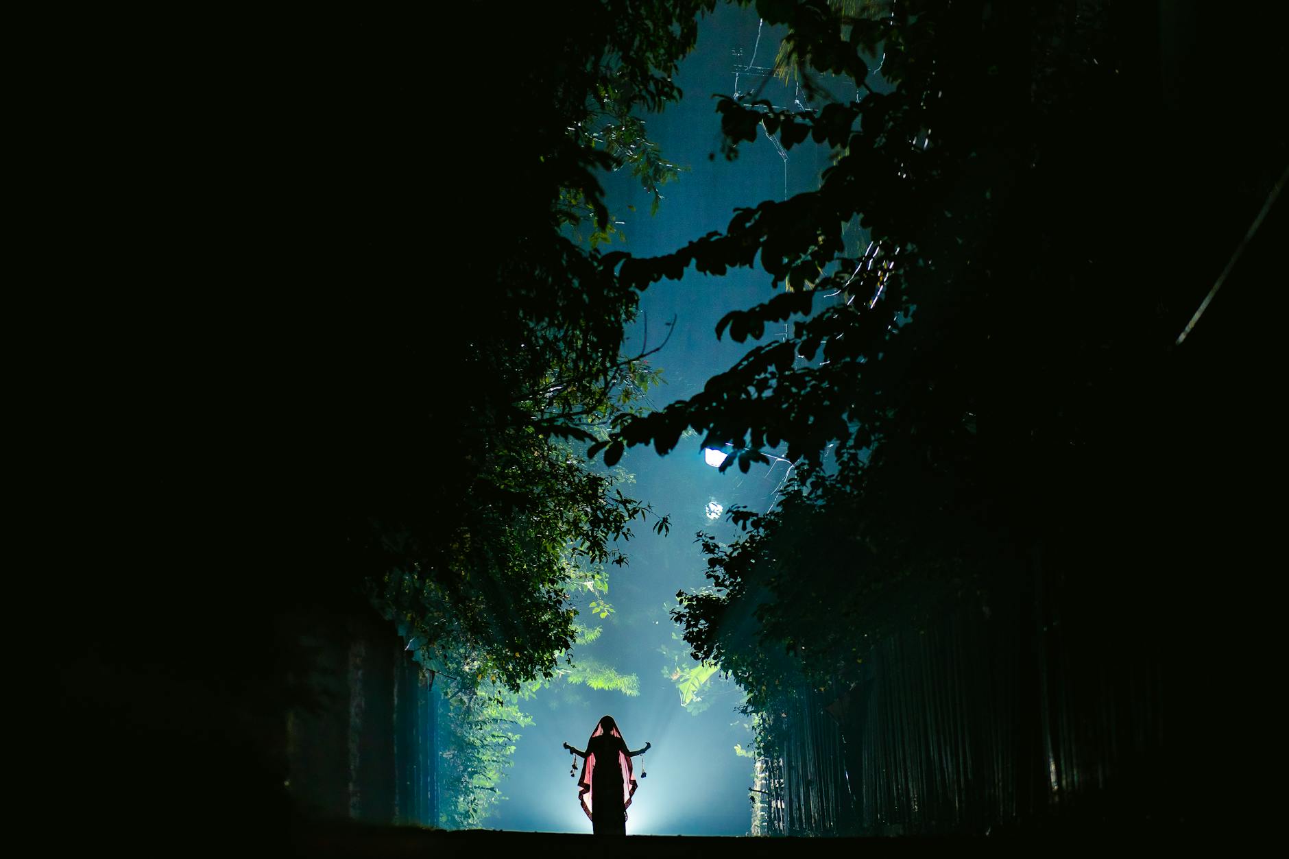 Link w czapce i zielonym stroju trzyma miecz w grze Four Swords Adventures