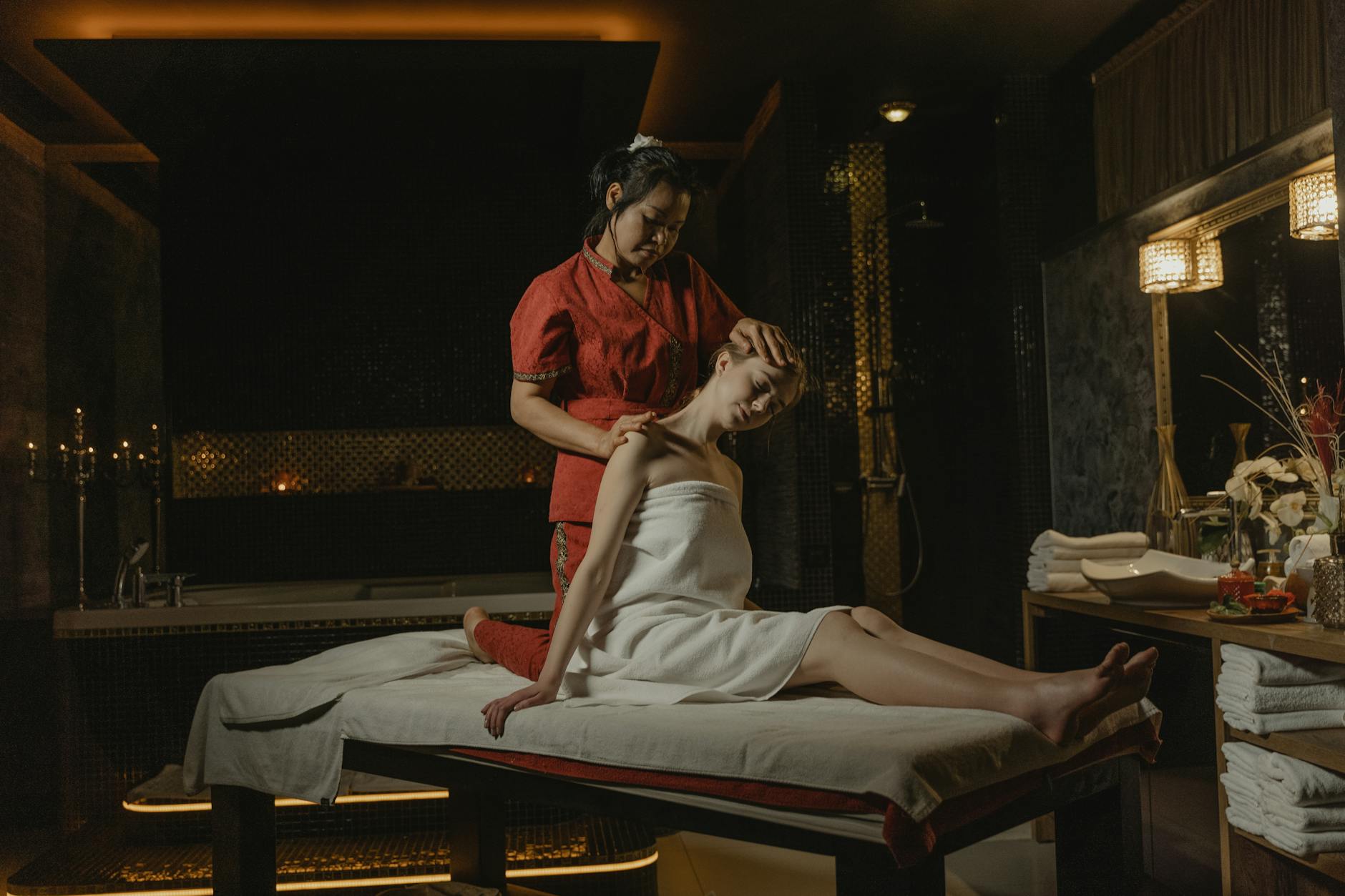 Masaż relaksacyjny w gabinecie spa jako domowy rytuał na cellulit