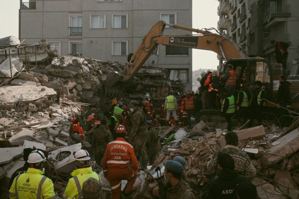 Jak działa łączenie broni i pieczęci w Age of Calamity? Poradnik kowala